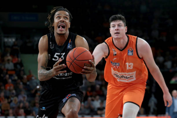 刻站了出来 刻站了出来